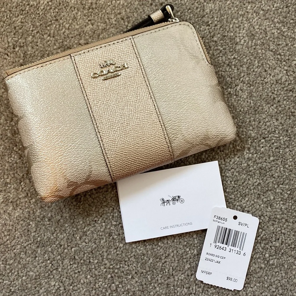 Coach - Boxed Wristlet - Silver/Platinum - NEW - Picture 5 of 7